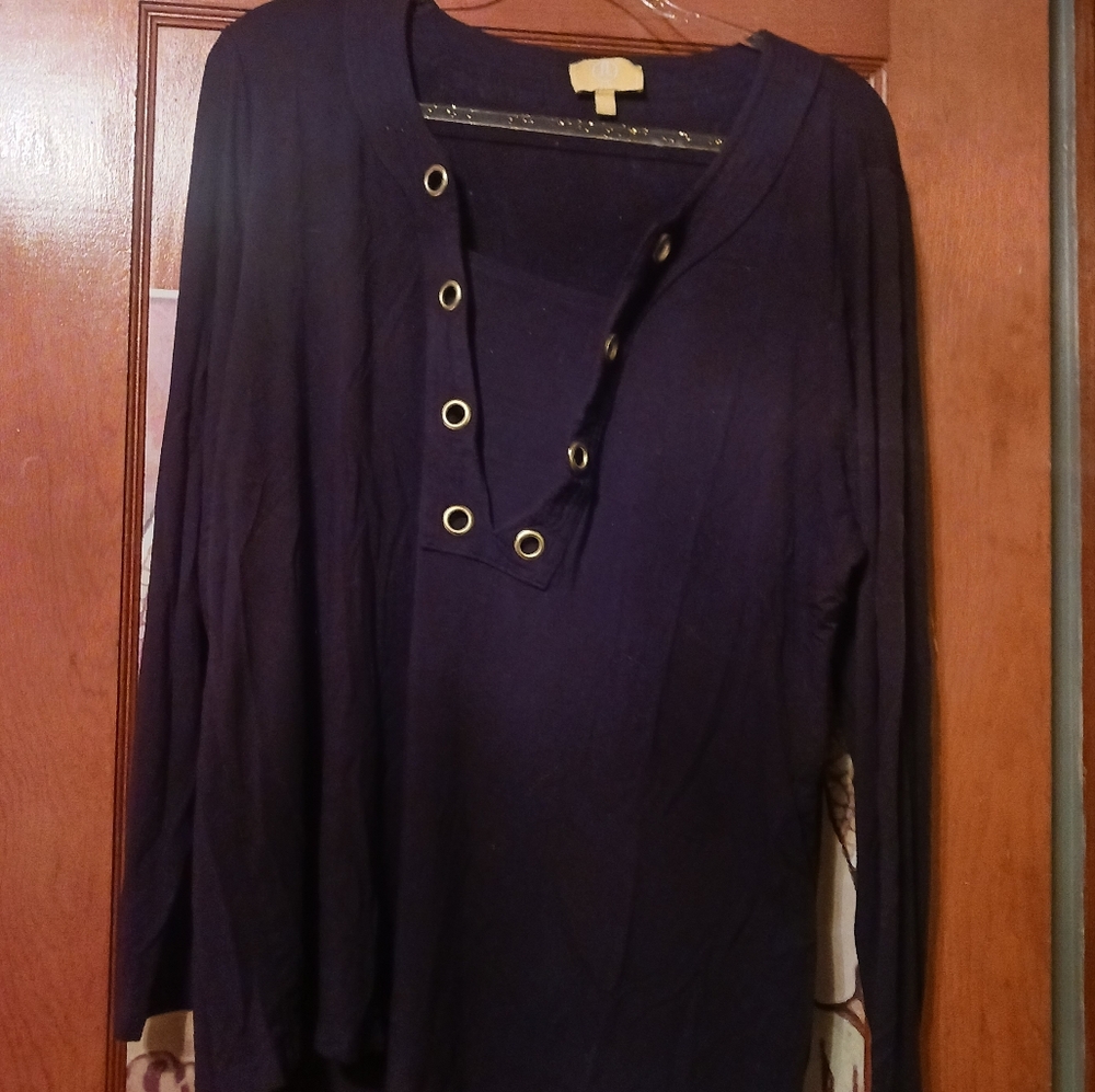 Women's Blk Top with Grommet Detail